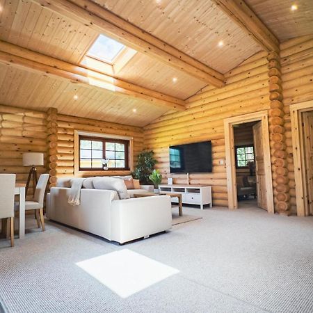 Aspen Lodge, Amazing New Log Cabin With Hot Tub - Sleeps 6 - Felmoor Park Morpeth Habitación foto